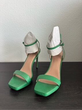 NEW - BCBGeneration Green Strappy High Heel Sandals Size 9.5
